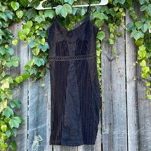 BLACK LACE SPAGHETTI STRAP MINI DRESS